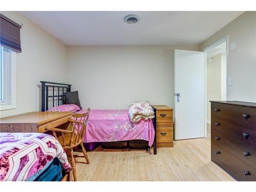 42 Mccrae Drive, Welland, ON - Indoor Photo Showing Bedroom