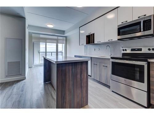 601-49 Walnut Street S, Hamilton, ON - Indoor Photo Showing Kitchen