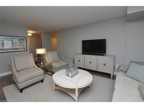 1709-301 Frances Avenue, Stoney Creek, ON - Indoor Photo Showing Living Room