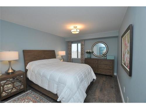 1709-301 Frances Avenue, Stoney Creek, ON - Indoor Photo Showing Bedroom