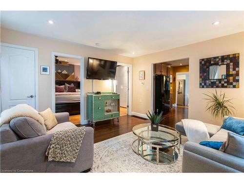 478 Mohawk Road W, Hamilton, ON - Indoor Photo Showing Living Room