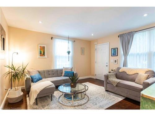 478 Mohawk Road W, Hamilton, ON - Indoor Photo Showing Living Room