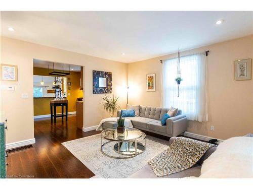 478 Mohawk Road W, Hamilton, ON - Indoor Photo Showing Living Room