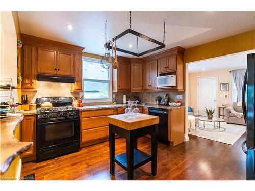 478 Mohawk Road W, Hamilton, ON - Indoor Photo Showing Kitchen