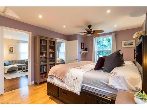 478 Mohawk Road W, Hamilton, ON - Indoor Photo Showing Bedroom