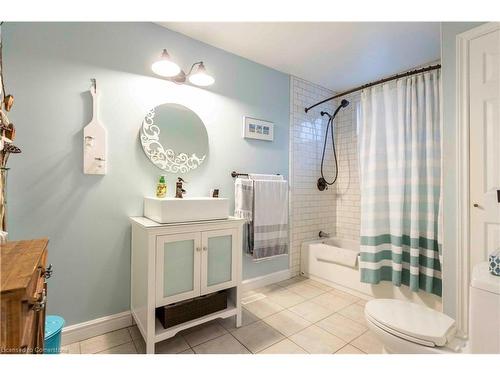 478 Mohawk Road W, Hamilton, ON - Indoor Photo Showing Bathroom