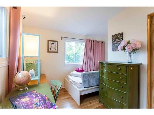 478 Mohawk Road W, Hamilton, ON - Indoor Photo Showing Bedroom