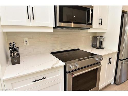 35 Cadwell Lane, Hamilton, ON - Indoor Photo Showing Kitchen