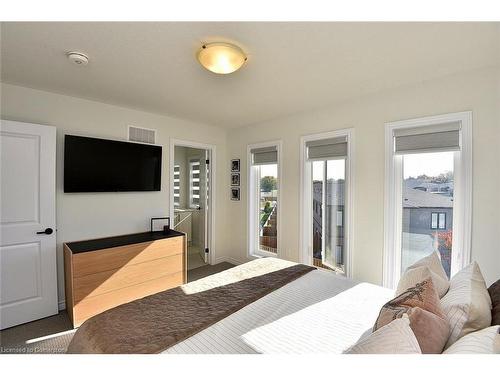 35 Cadwell Lane, Hamilton, ON - Indoor Photo Showing Bedroom