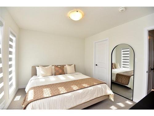 35 Cadwell Lane, Hamilton, ON - Indoor Photo Showing Bedroom