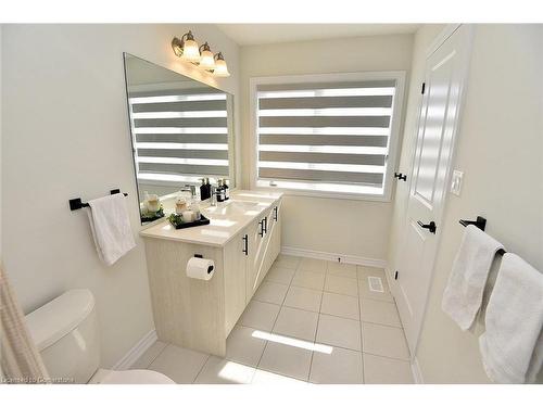 35 Cadwell Lane, Hamilton, ON - Indoor Photo Showing Bathroom