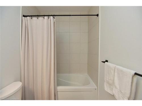 35 Cadwell Lane, Hamilton, ON - Indoor Photo Showing Bathroom