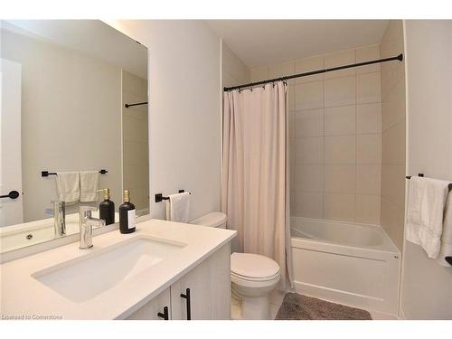 35 Cadwell Lane, Hamilton, ON - Indoor Photo Showing Bathroom