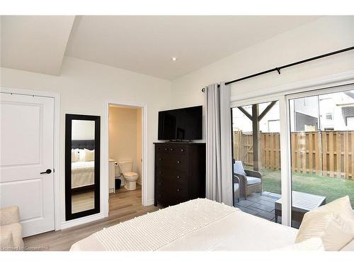 35 Cadwell Lane, Hamilton, ON - Indoor Photo Showing Bedroom