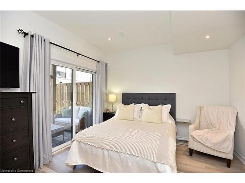 35 Cadwell Lane, Hamilton, ON - Indoor Photo Showing Bedroom