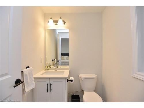 35 Cadwell Lane, Hamilton, ON - Indoor Photo Showing Bathroom