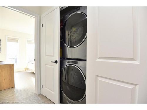 35 Cadwell Lane, Hamilton, ON - Indoor Photo Showing Laundry Room