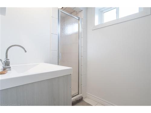 67 Greenwood Street, Hamilton, ON - Indoor Photo Showing Bathroom