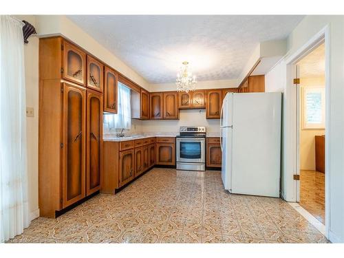 160 Gardiner Drive, Hamilton, ON - Indoor Photo Showing Kitchen