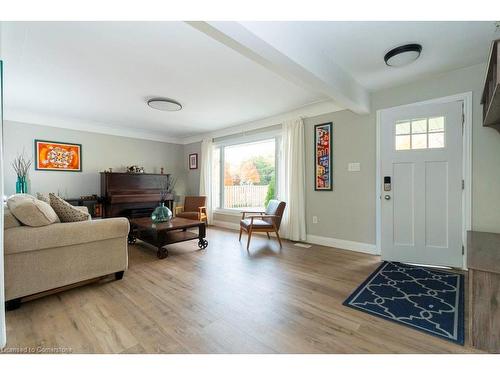 183 Sunnyridge Road, Ancaster, ON - Indoor Photo Showing Living Room