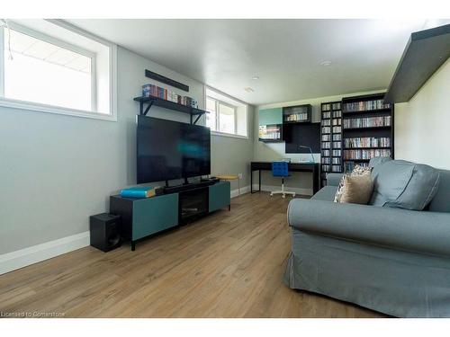 183 Sunnyridge Road, Ancaster, ON - Indoor Photo Showing Living Room