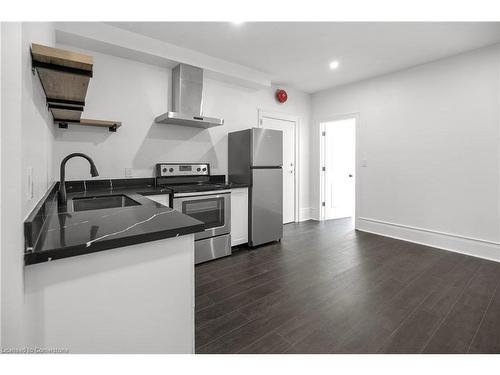 302-63 John Street S, Hamilton, ON - Indoor Photo Showing Kitchen