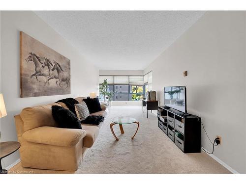 505-175 Hunter Street E, Hamilton, ON - Indoor Photo Showing Living Room