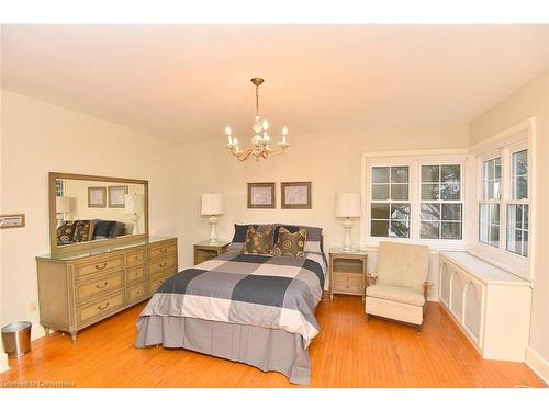 11 Forsyth Place, Hamilton, ON - Indoor Photo Showing Bedroom