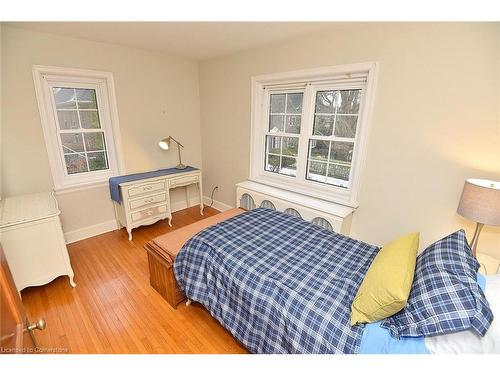 11 Forsyth Place, Hamilton, ON - Indoor Photo Showing Bedroom