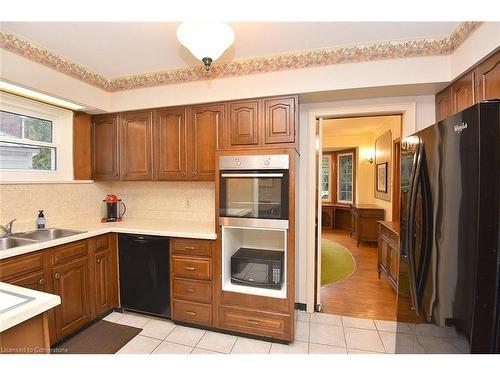 11 Forsyth Place, Hamilton, ON - Indoor Photo Showing Kitchen With Double Sink