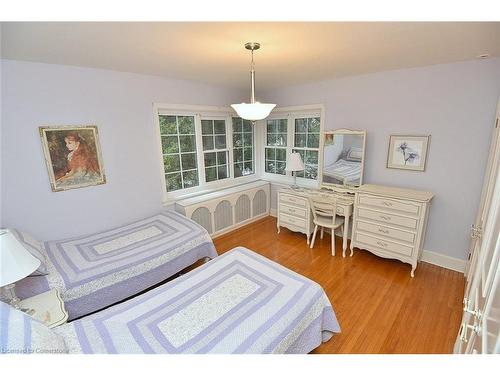 11 Forsyth Place, Hamilton, ON - Indoor Photo Showing Bedroom