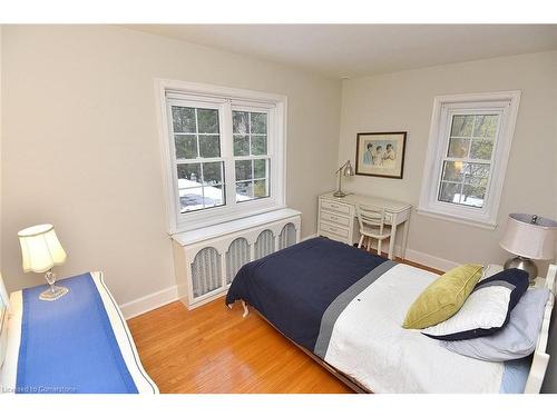 11 Forsyth Place, Hamilton, ON - Indoor Photo Showing Bedroom