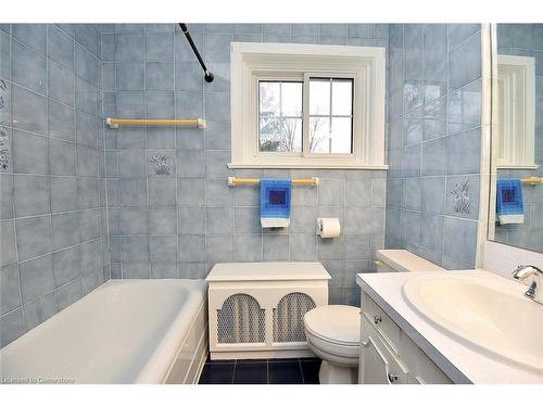 11 Forsyth Place, Hamilton, ON - Indoor Photo Showing Bathroom