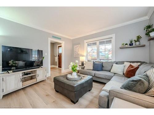 215 Weber Street E, Kitchener, ON - Indoor Photo Showing Living Room