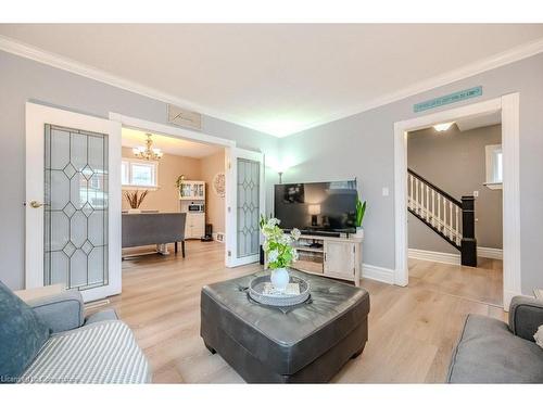 215 Weber Street E, Kitchener, ON - Indoor Photo Showing Living Room