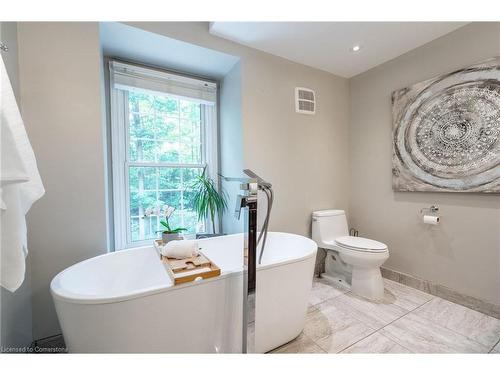 2214 3Rd Side Road, Campbellville, ON - Indoor Photo Showing Bathroom