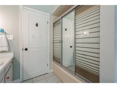 2214 3Rd Side Road, Campbellville, ON - Indoor Photo Showing Bathroom