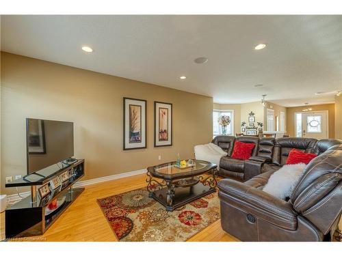 1434 Evans Boulevard, London, ON - Indoor Photo Showing Living Room