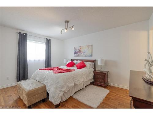 1434 Evans Boulevard, London, ON - Indoor Photo Showing Bedroom