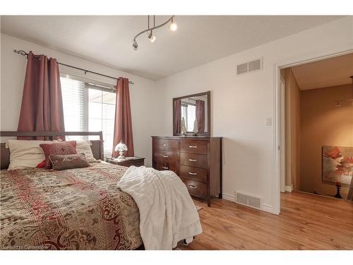 1434 Evans Boulevard, London, ON - Indoor Photo Showing Bedroom