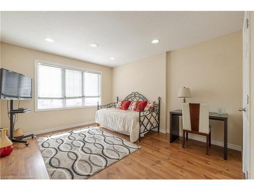 1434 Evans Boulevard, London, ON - Indoor Photo Showing Bedroom