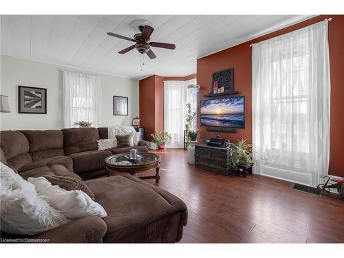 155 Bishopsgate Road, Scotland, ON - Indoor Photo Showing Living Room