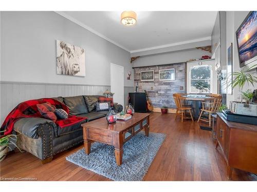 155 Bishopsgate Road, Scotland, ON - Indoor Photo Showing Living Room