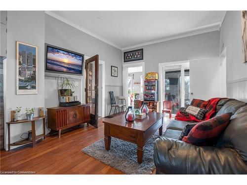 155 Bishopsgate Road, Scotland, ON - Indoor Photo Showing Living Room