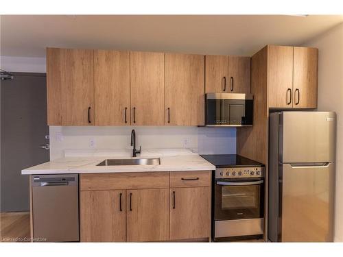 603-11 Robert Street, Hamilton, ON - Indoor Photo Showing Kitchen