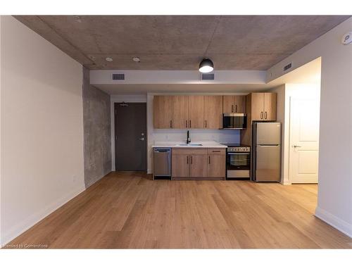 603-11 Robert Street, Hamilton, ON - Indoor Photo Showing Kitchen With Stainless Steel Kitchen