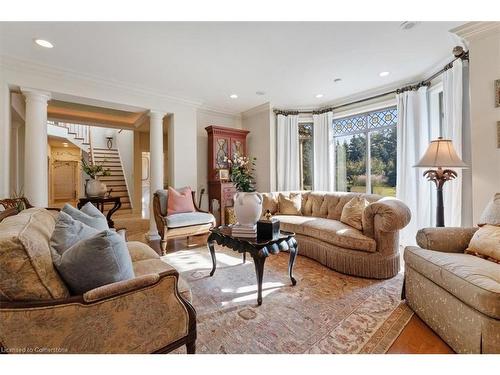 90 Ridge Road, Grimsby, ON - Indoor Photo Showing Living Room