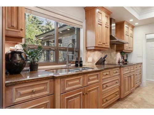 90 Ridge Road, Grimsby, ON - Indoor Photo Showing Kitchen With Double Sink