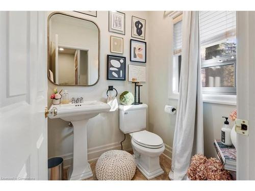 90 Ridge Road, Grimsby, ON - Indoor Photo Showing Bathroom