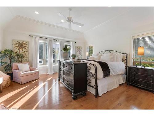 90 Ridge Road, Grimsby, ON - Indoor Photo Showing Bedroom